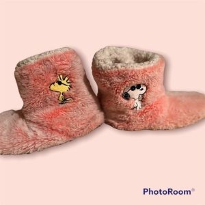 NWOT Charlie Brown Pink Slipper Booties Size M(6-10)
